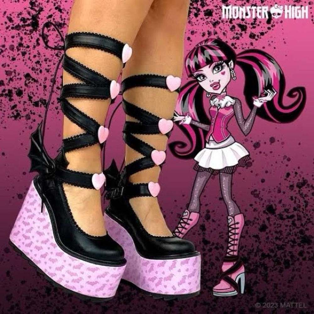 NWOB YRU Monster High Draculaura Platform Wedge Heels